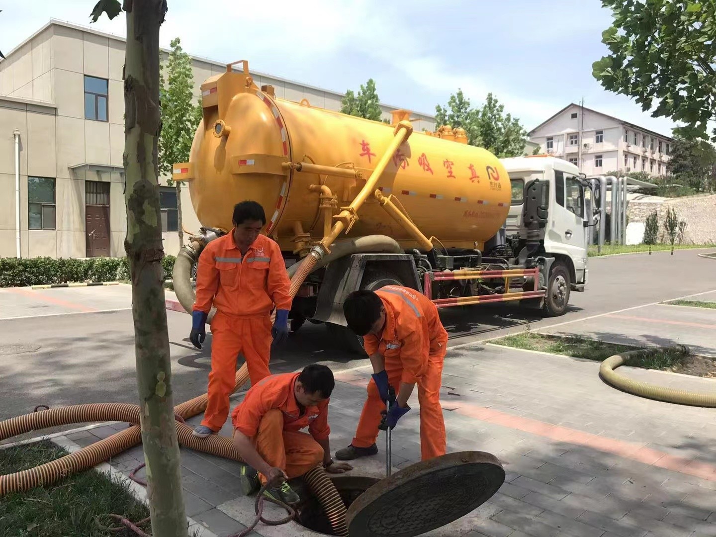 邹平化粪池清理与5-8吨吸粪车施工效率分析
